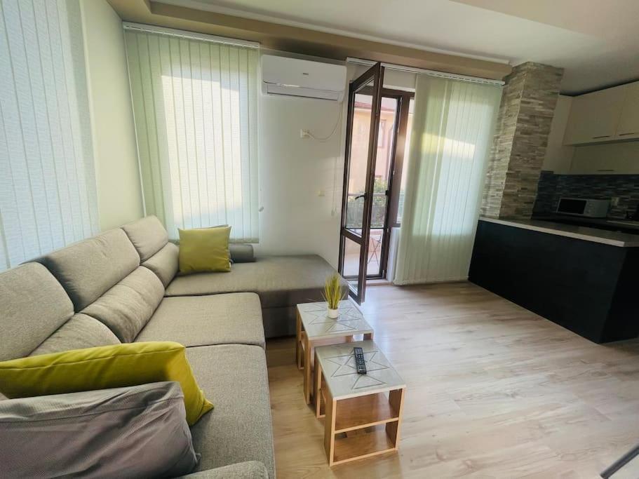Breeze Apartment Burgas City Eksteriør billede